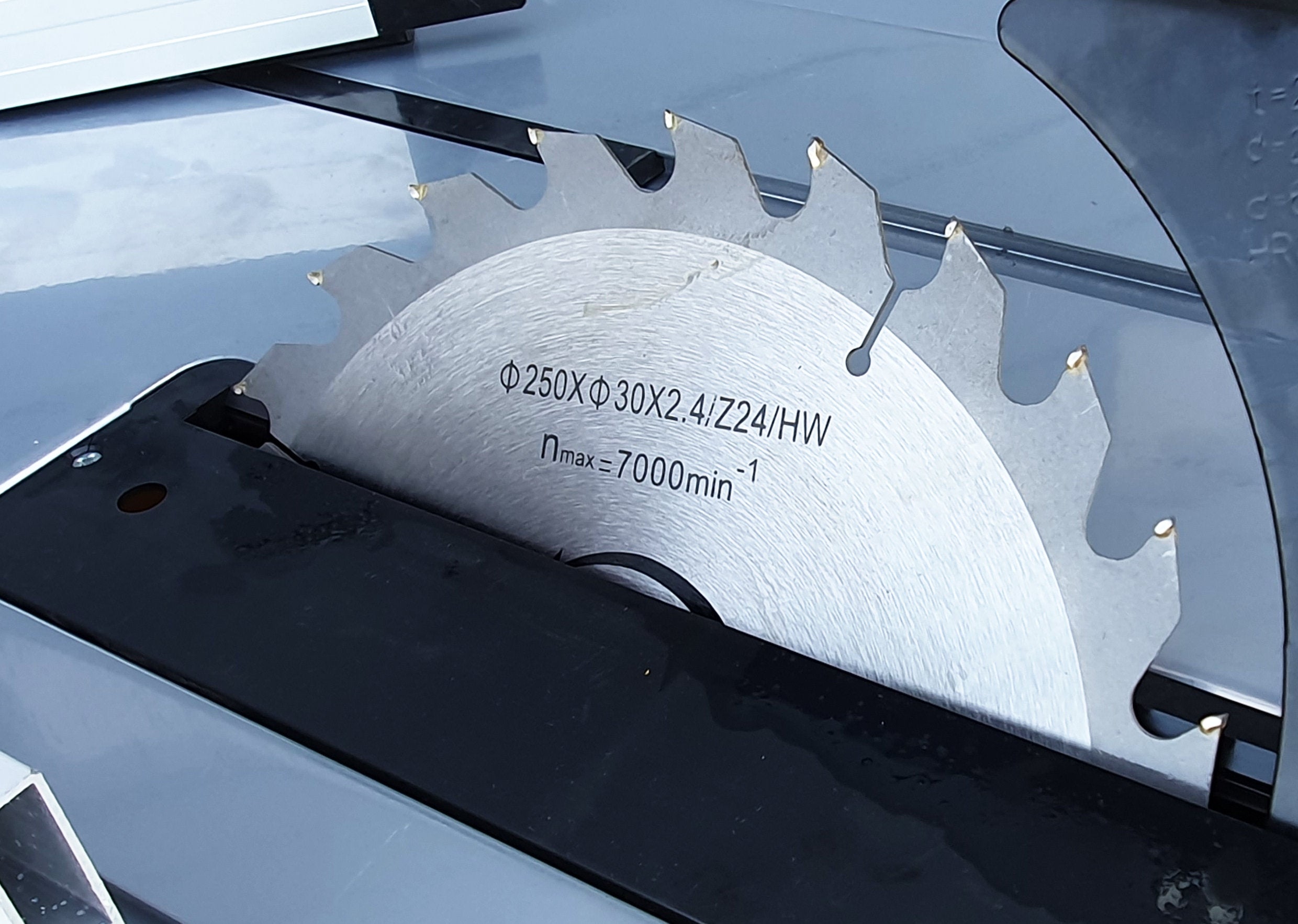 Stager FCM1600 Masa de taiere cu ferastrau circular 1600W, 220V, 250mm